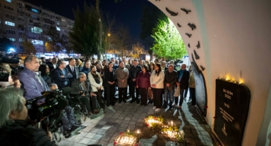 Depremde yitirilen canlar için İzmir’den “sessiz çığlık” yükseldi