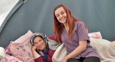 Depremzede aile bebeklerine İzmirli doktorun adını verdi