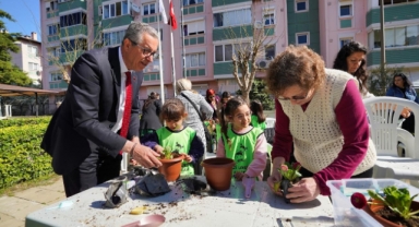 Gaziemir Ata Evi'nde fidanlar ile çınarlar buluştu