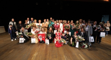 Güçlü kadınlar depremzedeler için sahnede 