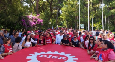 İşçilerden Cengiz Holding önünde eylem