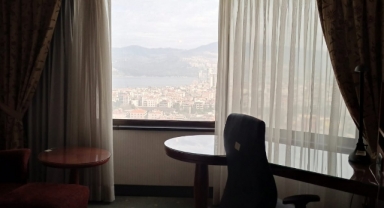 İzmir Büyükşehir Belediyesi eski Hilton Oteli’nin binasını depremzedelere açtı