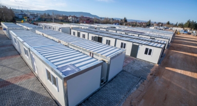 Kahramanmaraş'a İzmir eli değdi... Yüz yirmi konteyner kuruldu