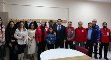 Yüksekovalı Eylül'ün İzmir'e yazdığı mektup sayesinde 300 çocuğun yüzü güldü