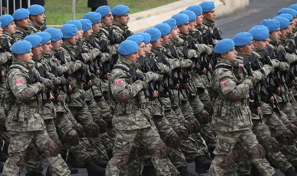 Bakan Akar duyurdu... Mehmetçik terör örgütünün “kalesi”ne girdi