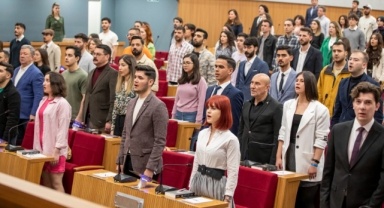 Başkan Soyer Gençlik Belediyesi'nde gençlerle buluştu