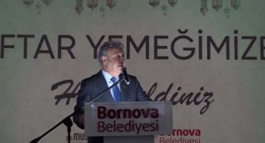 Bornova'da bin kişilik iftar sofrası kuruldu