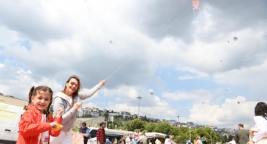 Bornova'da gökyüzü uçurtmalara sahne oldu