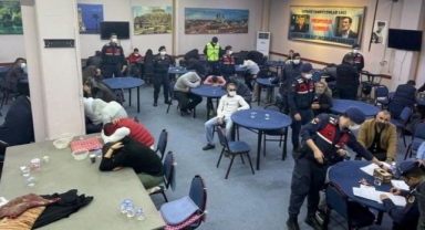 Bornova’da kumar baskını: 215 kişi suçüstü yakalandı