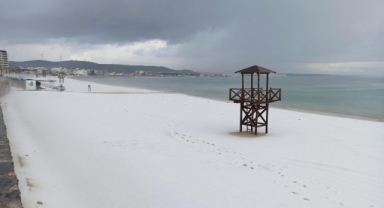 Çeşme güne beyaz örtüyle uyandı