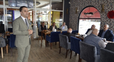 CHP'li Akkol muhtarlarla bir araya geldi