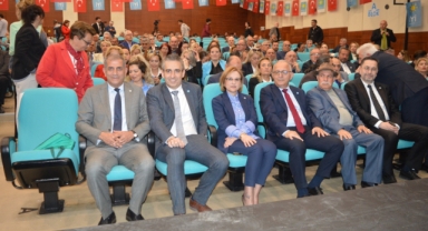 İYİ Parti İzmir milletvekili adayları İzmirlilerle buluştu