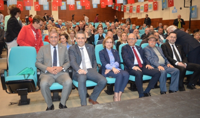 İYİ Parti İzmir milletvekili adayları İzmirlilerle buluştu