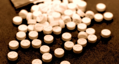 İzmir’de uyuşturucu vurgunu: Binlerce hap ele geçirildi