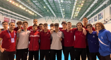 İzmirli sporculardan çifte kupa