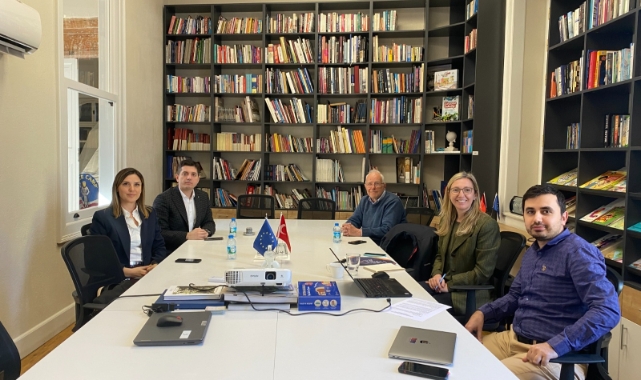 İzQ ve Kontak, geleceğin girişimcilerini yetiştirecek