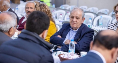 Nalbantoğlu Osmaniye'de depremzedelerle bayramlaştı... 