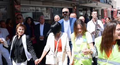 Balçova'da halaylar eşliğinde seçim ofisi açılışı