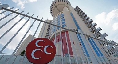 Uşak'ta Zafer Partisi'nden istifa eden 25 kişi MHP'ye katıldı