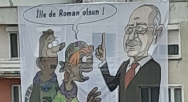 AK Partili Bekle'den CHP'nin Menemen'de açtığı Roman karikatürüne tepki: ''Romanları yok saydınız, karikatür rencide etmiştir''