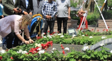 AK Partili Çankırı Zübeyde Hanım'ın Anıt Mezarını ziyaret etti: