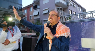 AK Partili Sürekli gençlerle buluştu... 