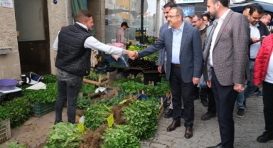 AK Partili Sürekli İzmirlilerin nabzını tuttu... 