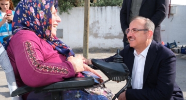 AK Partili Sürekli Menemen'de vatandaşla buluştu: 