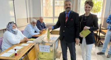 Aslanoğlu sandık başından İzmirlilere seslendi: 