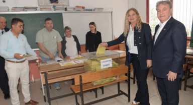 Başkan İduğ ailesiyle birlikte oyunu kullandı