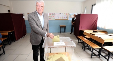 Başkan Engin sandık başında: