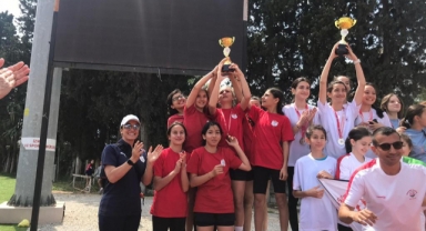 Bayraklılı sporcular turnuvadan dereceyle döndü