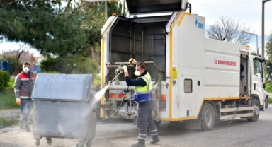 Bornova Belediyesi sokak temizlilerine hız kesmeden devam ediyor