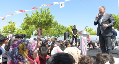 Bornova'da 23 Nisan coşkusu sürüyor... 