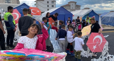 Bornova'nın bahar rüzgarı deprem bölgesinde esiyor... 