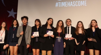 Bornovalı gençler dünyadaki güncel sorunları ele aldı