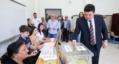 Buca Belediye Başkanı Erhan Kılıç oyunu kullandı