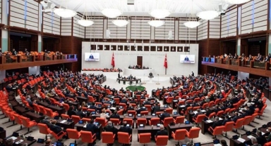 Eski vekillere bir buçuk maaş fazladan ödendi 