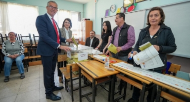 Gaziemir Belediye Başkanı Halil Arda oyunu kullandı