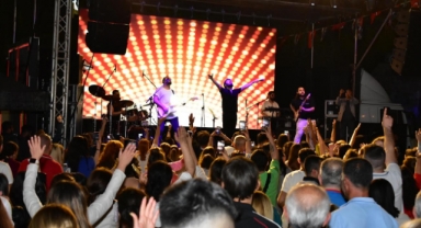 Gençlere moral konseri... Balçovalılar Narkoz konseriyle coştular