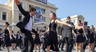 İddia: İzmir Atatürk Lisesi'nin geleneksel vals gösterisi