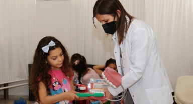 Karşıyakalı öğrencilerden Çocuk Ağız ve Diş Sağlığı Merkezi ziyareti