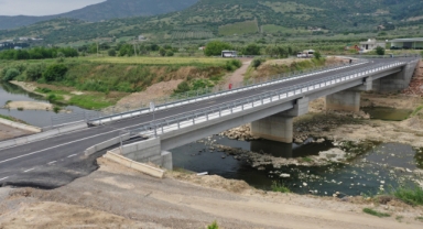 Menemen Hasanlar Köprüsü trafiğe açıldı: Gediz Nehri'nin iki yakası buluştu