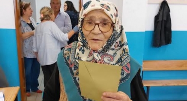 Narlıdere'nin çınarları vatandaşlık görevini yerine getirdi 