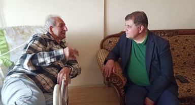 Sağlık durumu sandığa gitmesine engel olmadı...