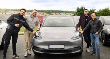 Tesla, Türkiye'ye ilk teslimatı yaptı: Fiyatı ne kadar?