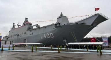 TSK'nin en büyük savaş gemisi TCG Anadolu dümeni İzmir'e kırdı