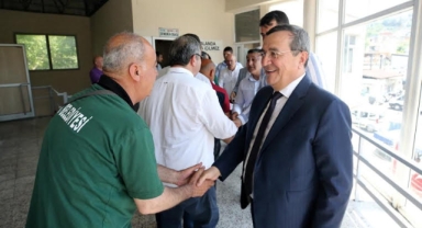 Başkan Batur belediye personeliyle bayramlaştı... 