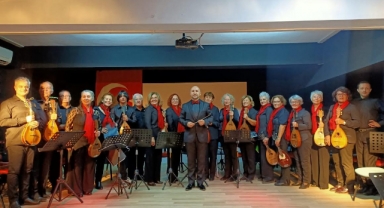 Bayraklılı sanatseverler 