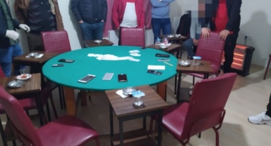 Bornova'da kumar baskını: 389 bin lira idari para cezası kesildi